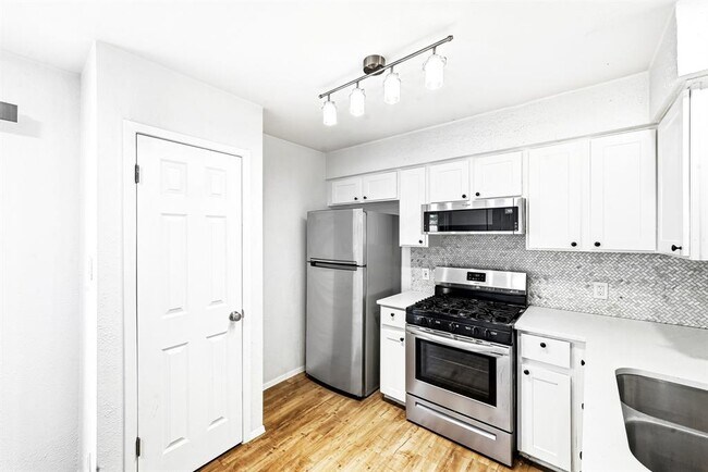 Building Photo - 10604 Lanshire Dr