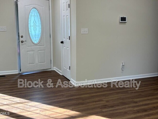 Building Photo - 170 Devin Dr