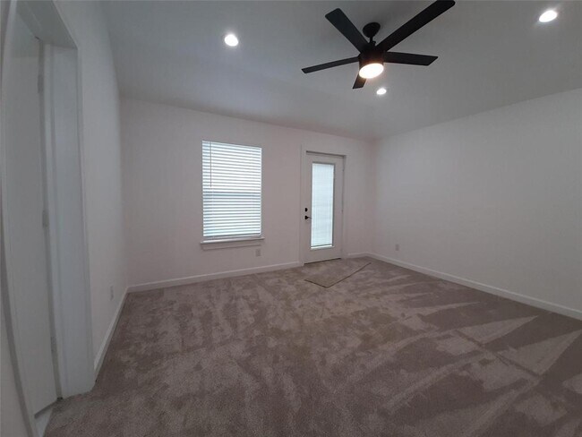 Building Photo - 4530 Mayflower St