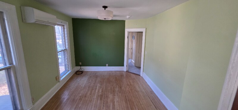 Building Photo - 621 6th St SE