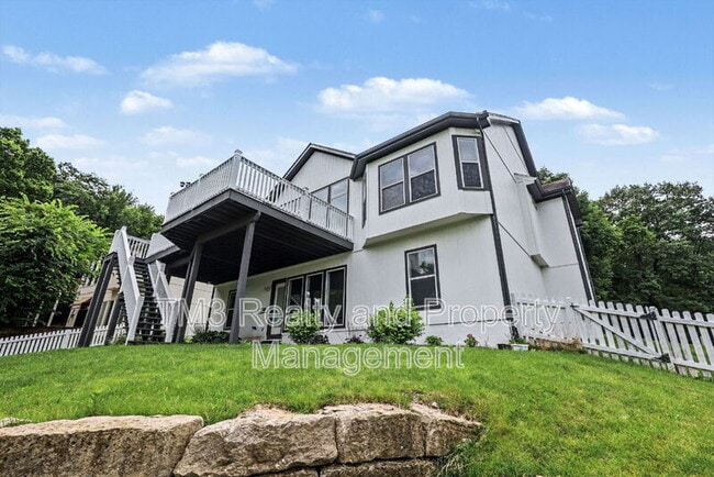 Building Photo - 5605 NE Coral Dr