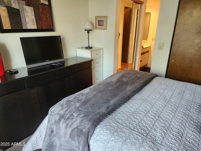 Building Photo - 7557 N Dreamy Draw Dr