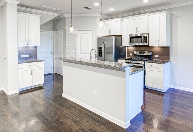 Building Photo - Cute as a Button 3/2.5 home in Parmer Village Townhomes, move-in ready!