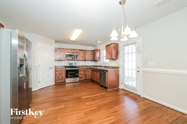 Building Photo - 3929 Creekmoore Dr