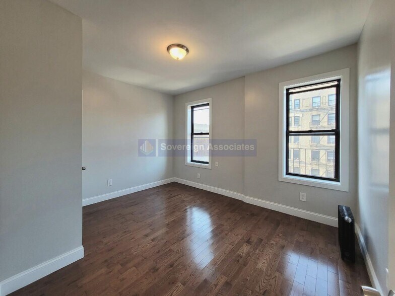 Building Photo - 141 Nagle Ave