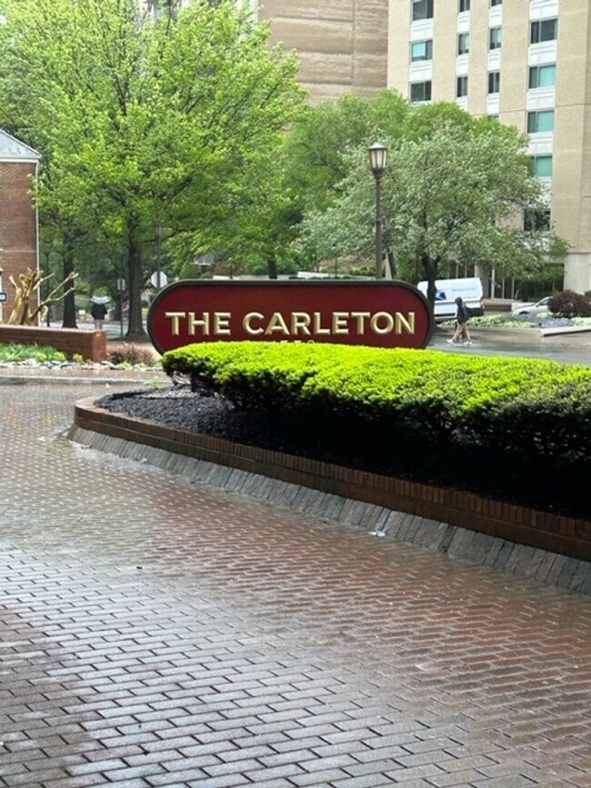 Building Photo - Nice One Bed + One Bath in Luxury Secure Doorman Bldg