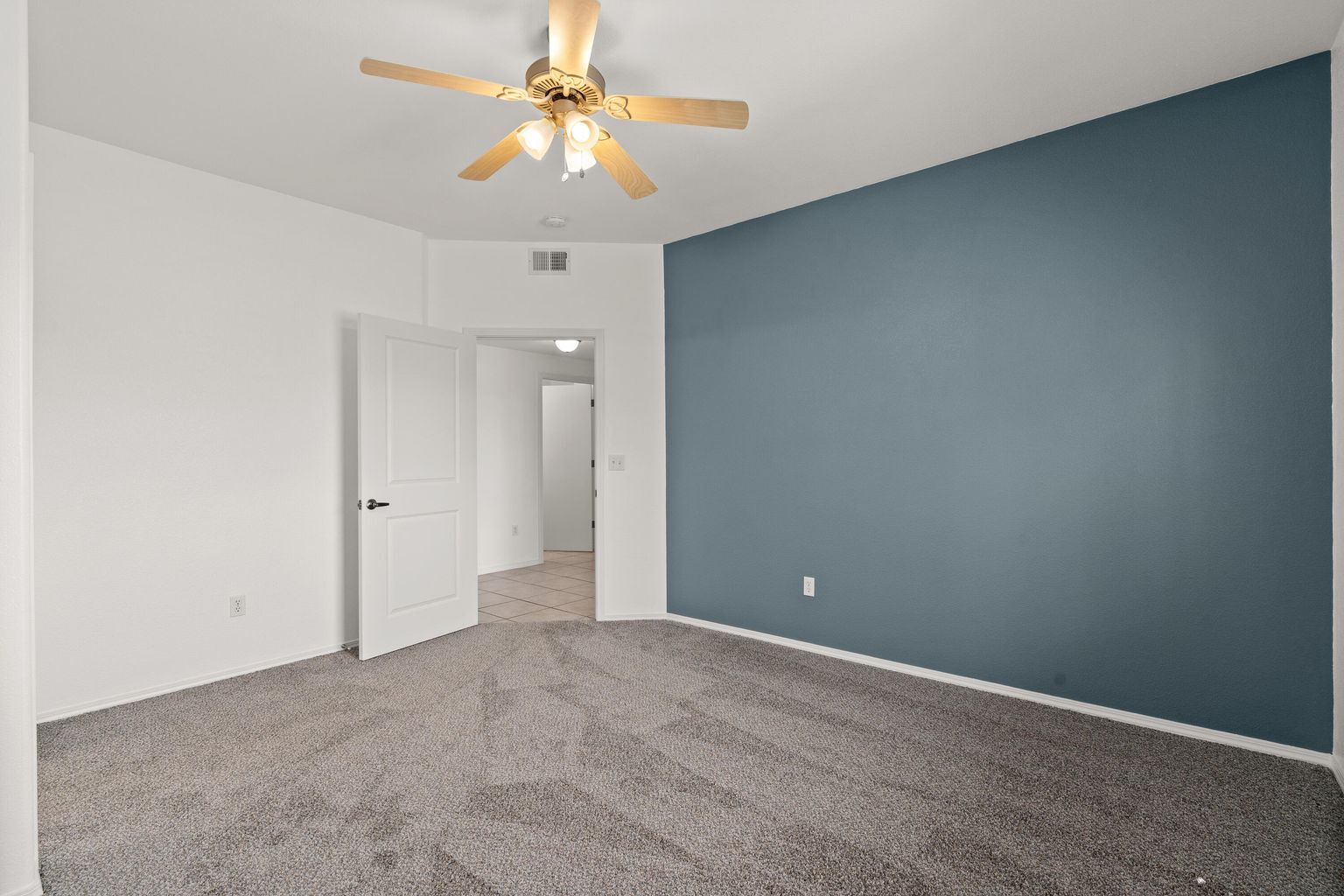 Master BR - 6800 Vista del Norte Rd NE