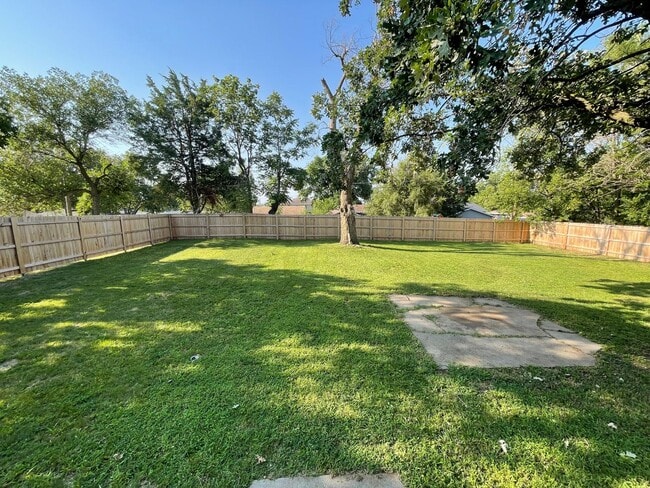 Building Photo - New Appliances + HUGE Fenced Backyard
