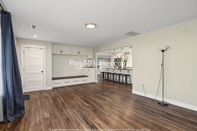 Building Photo - 503 NE Birchwood Terrace