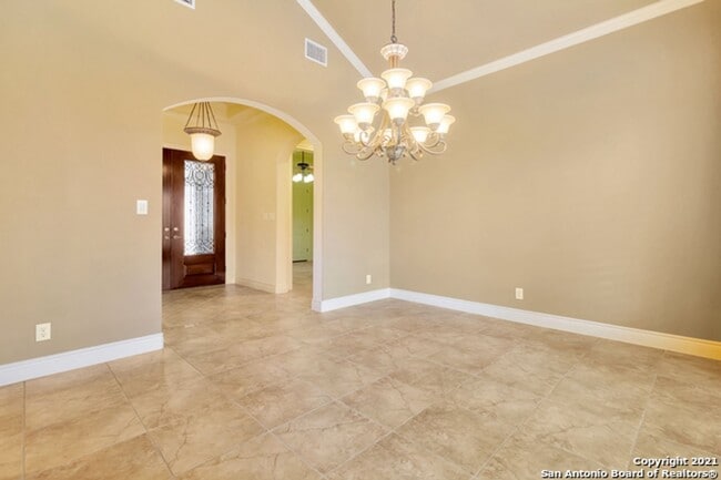 Building Photo - 4 Bedroom/4 Bath Champion Ridge Subdivision