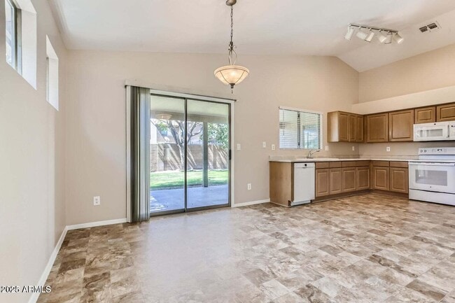 Building Photo - 6038 N Almanza Ln