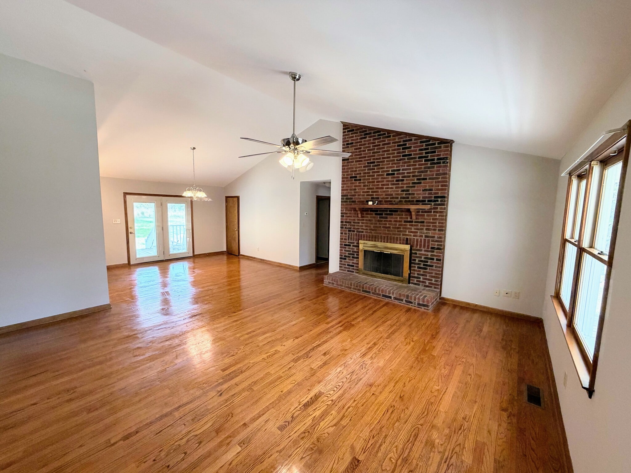 Living Area - 1195 Tirzah Rd