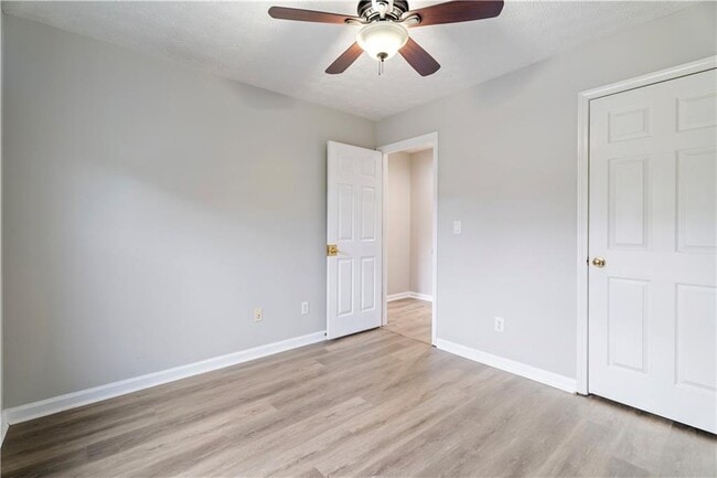 Building Photo - 3370 Palm Cir
