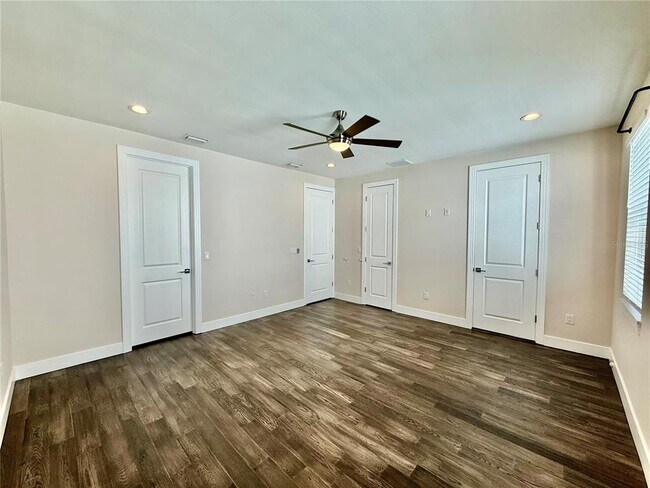 Building Photo - 4910 W McElroy Ave