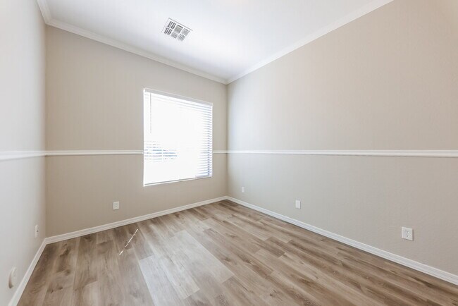 Building Photo - 1812 E South Mountain Ave