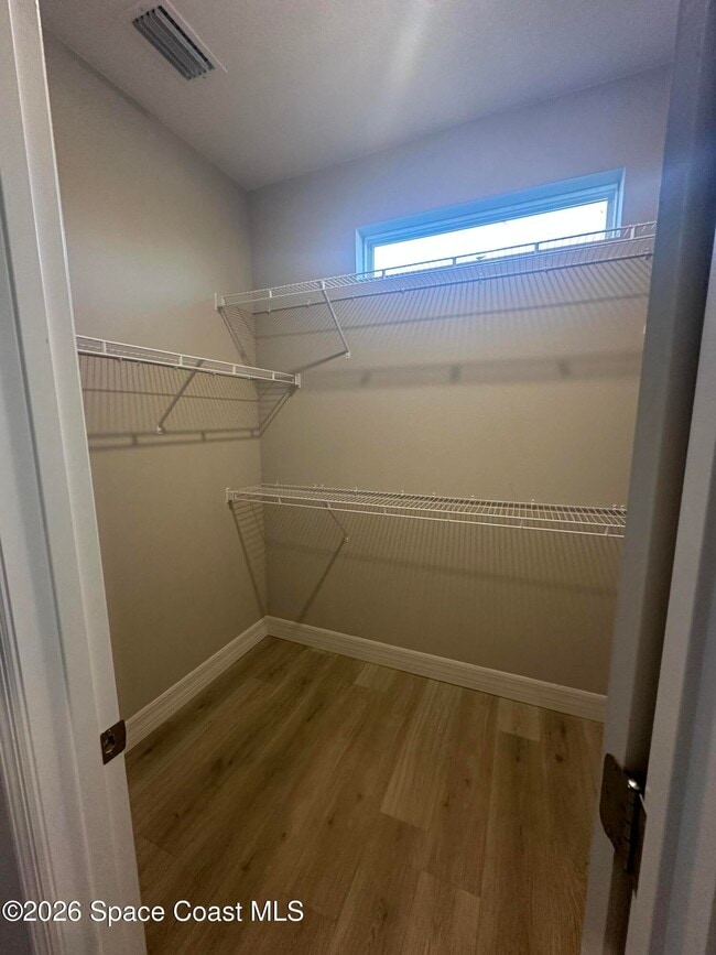 Building Photo - 893 Altura Ave SE