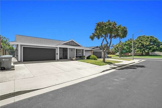 Building Photo - 1242 Sultan Cir
