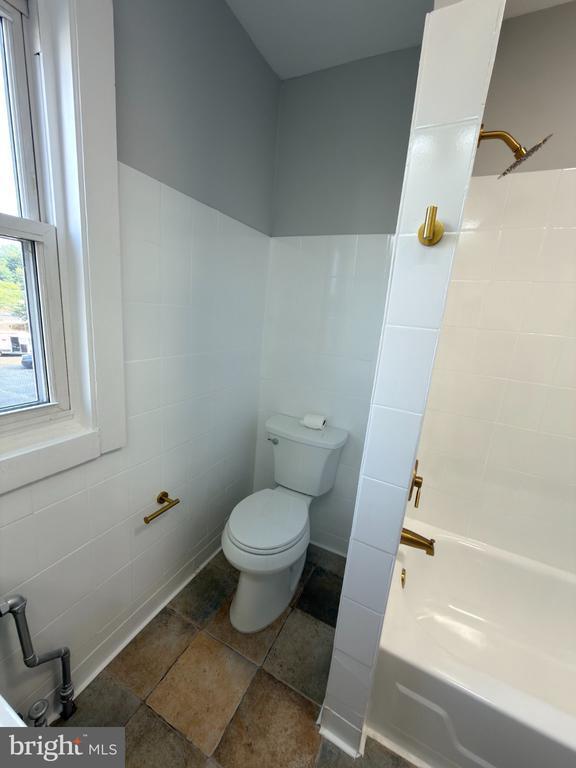 Building Photo - 648 Edgewood Ave
