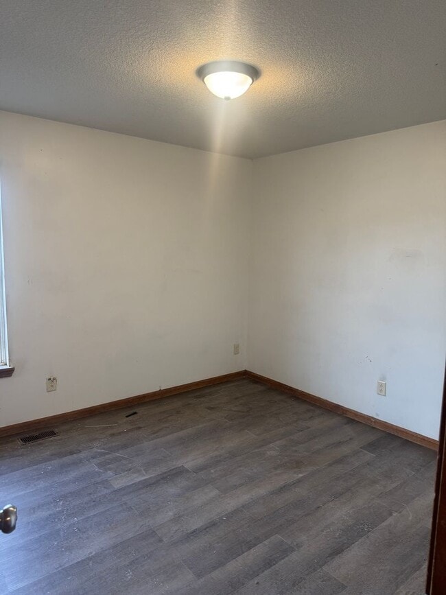 Building Photo - 503 Short Ave