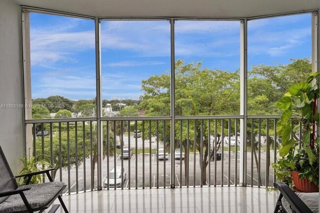 Building Photo - 2 bedroom in North Miami Beach FL 33179