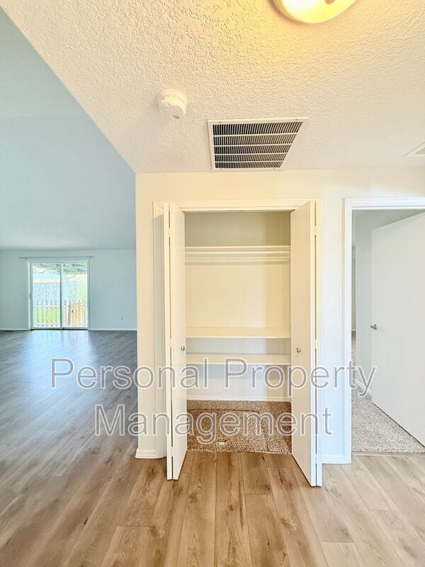 Building Photo - 10411 NE 66th St