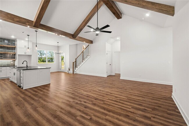 Building Photo - 431 Silverview Ave