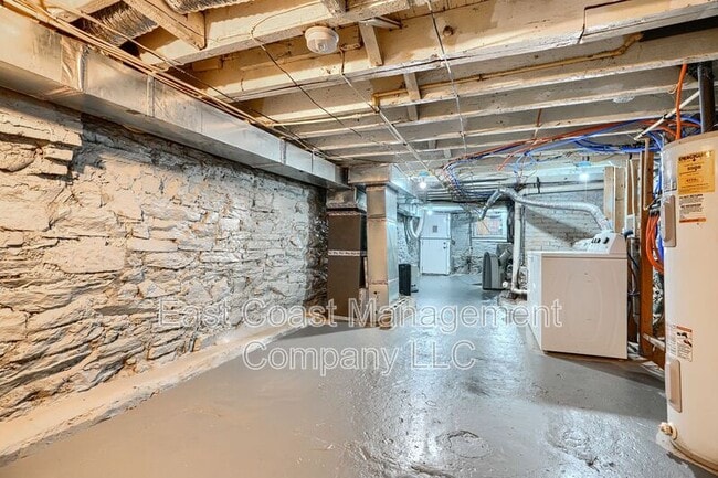 Building Photo - 2826 Huntingdon Ave