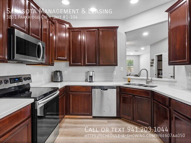 Building Photo - 3831 Parkridge Cir