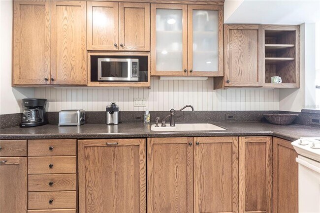 Building Photo - 6026 E Peppertree Way