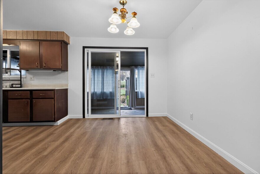 Building Photo - 213 Tilford Rd