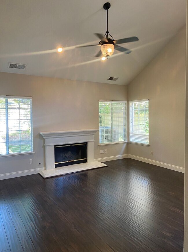 Building Photo - American River Canyon Folsom - 3 Bdrm, 3 Bath in gated community