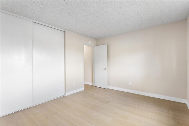 Building Photo - 2228 Lincoln Ave