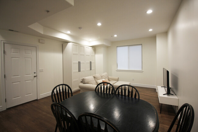Building Photo - 625 E 200 S