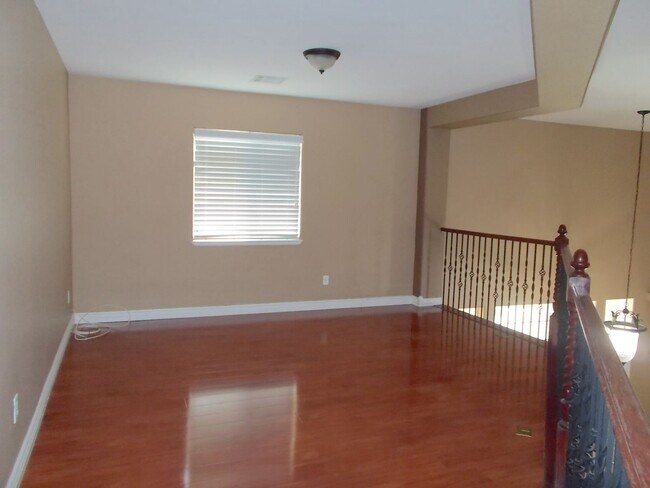 Building Photo - Beautiful 4BR Home with Pool, Loft, and 3-...