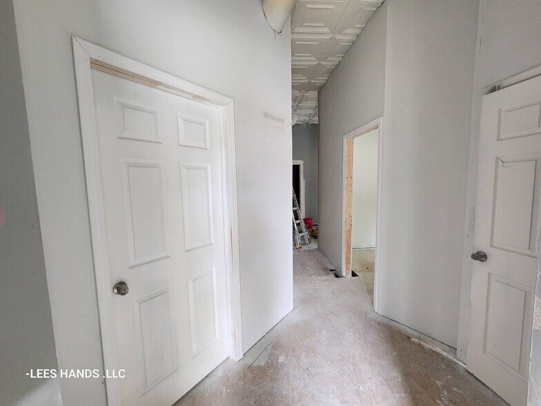 Building Photo - 3360 Maple St