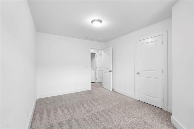 Building Photo - 6256 Hillandale Dr