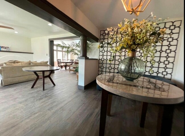 Primary Photo - 345 N Van Ness Ave