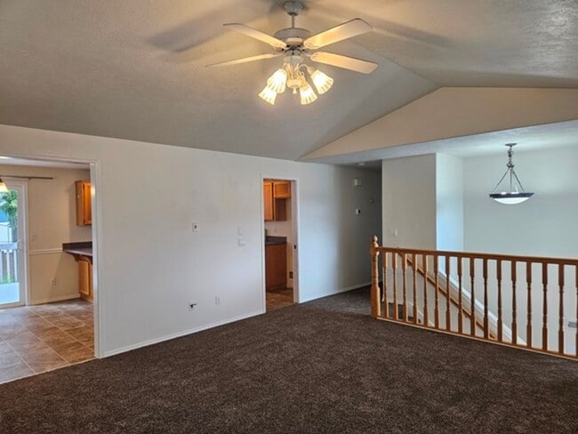 Building Photo - 4Bd/3Ba Two Story House - Available to View!