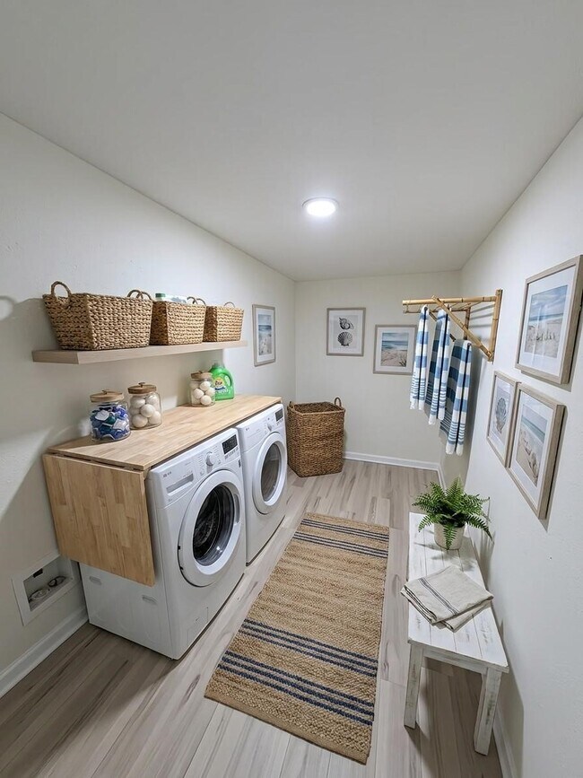 Building Photo - 1112 3rd St