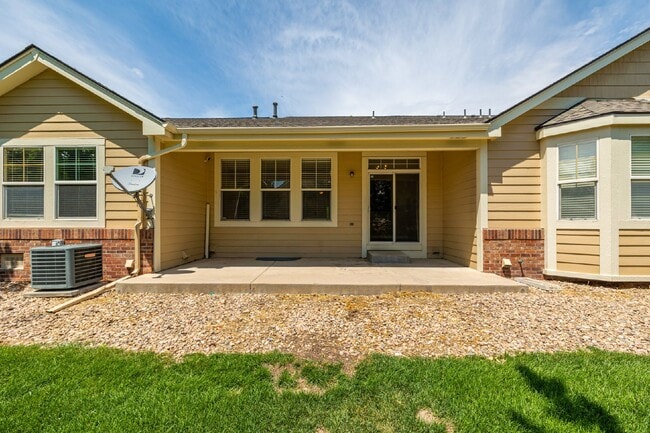 Building Photo - This beautiful 3-bedroom, 3-bathroom in Parker