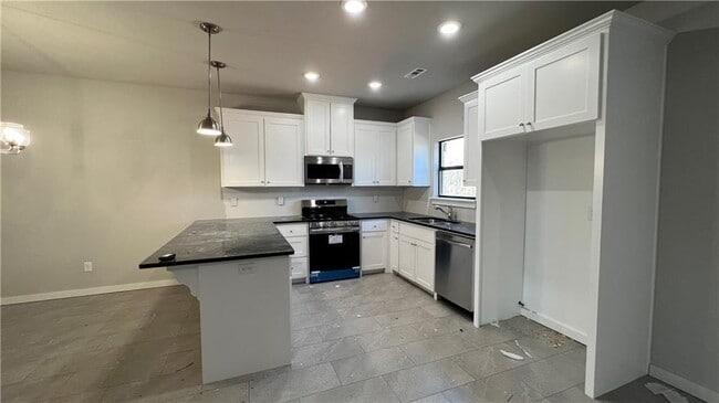 Building Photo - 205 Tricha Cir SW