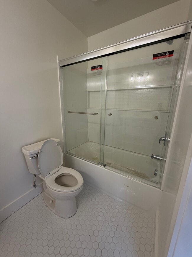 Building Photo - 900 Main St