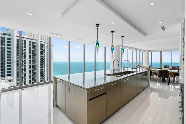 Building Photo - 17975 Collins Ave