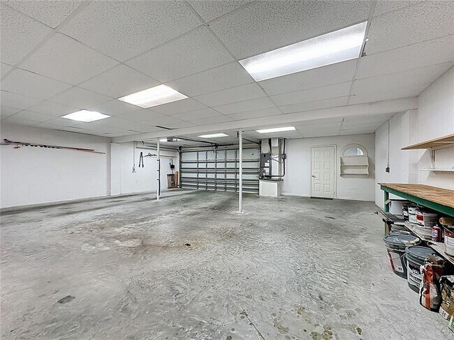 Building Photo - 6846 Lake View Dr