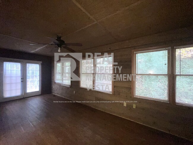 Building Photo - Spacious and Secluded in Central Macon