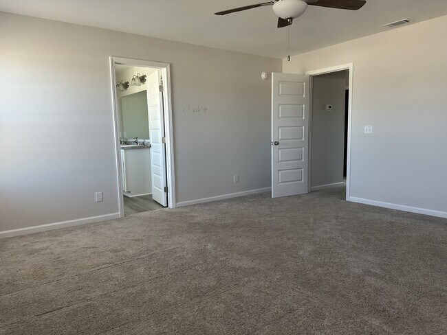 Building Photo - 96 Deerfield Dr NE