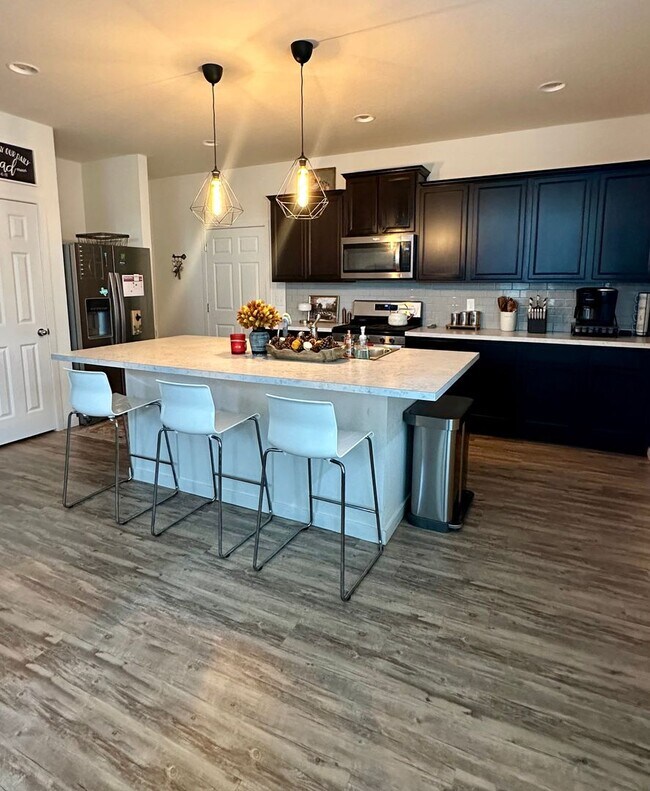 Building Photo - GORGEOUS HOME IN HIGHLY DESIRABLE BANNING LEWIS RANCH - Security Deposit Waiver Available