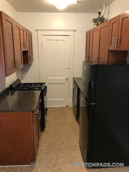 Building Photo - 235 Park Dr