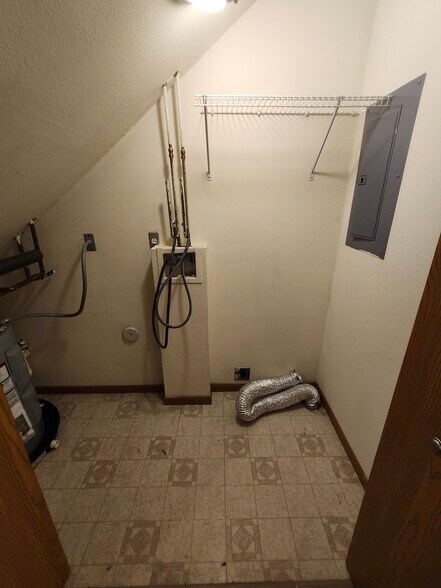 Building Photo - 28 Peartree Ln