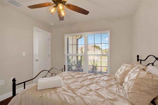 Building Photo - 6028 Sundown Dr